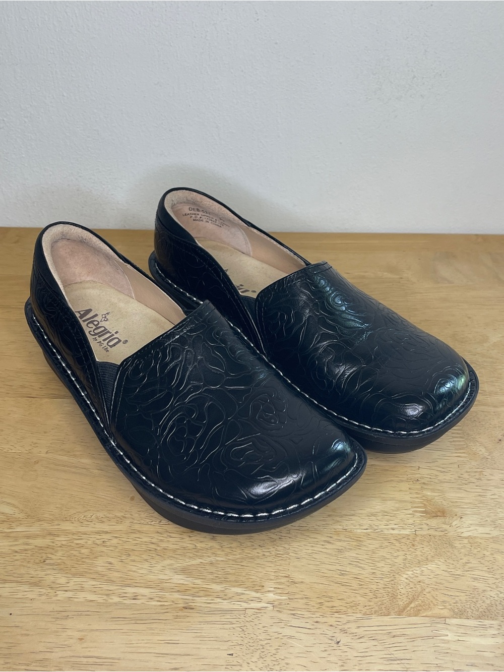 Alegria Women's Debra Black Embossed Rose Slip-On Comfort Shoe Size 39/US 8-8.5